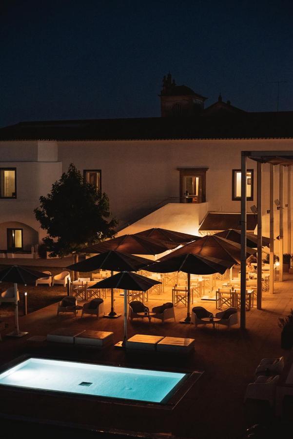 M'Ar De Ar Aqueduto Otel Évora Dış mekan fotoğraf The patio at night