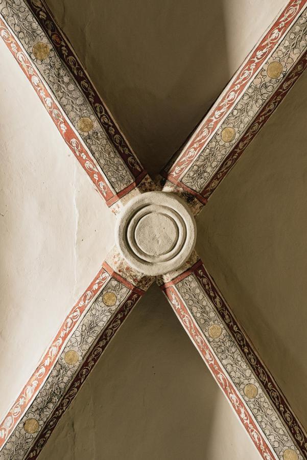 M'Ar De Ar Aqueduto Otel Évora Dış mekan fotoğraf A ceiling boss in the church of St. Mary the Virgin, in the village of St. Mary's, Isle of Man